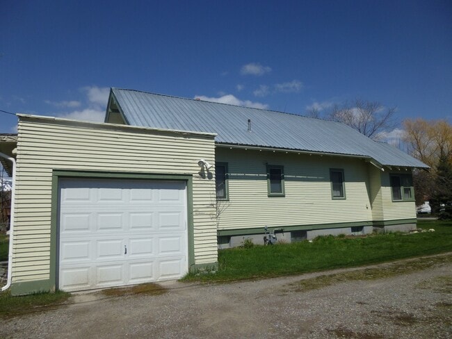 Building Photo - Cute Home in Whitefish with Yard & Storage