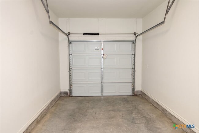 Building Photo - 921 Ashwood Dr