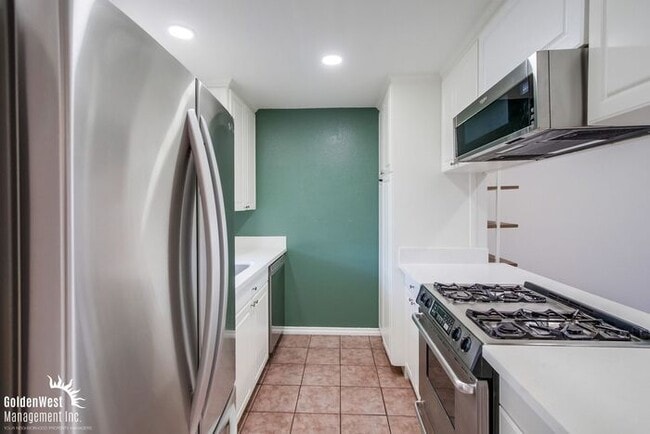 Building Photo - Updated 2Bdm 2Ba Condo in Windsor Chalet C...
