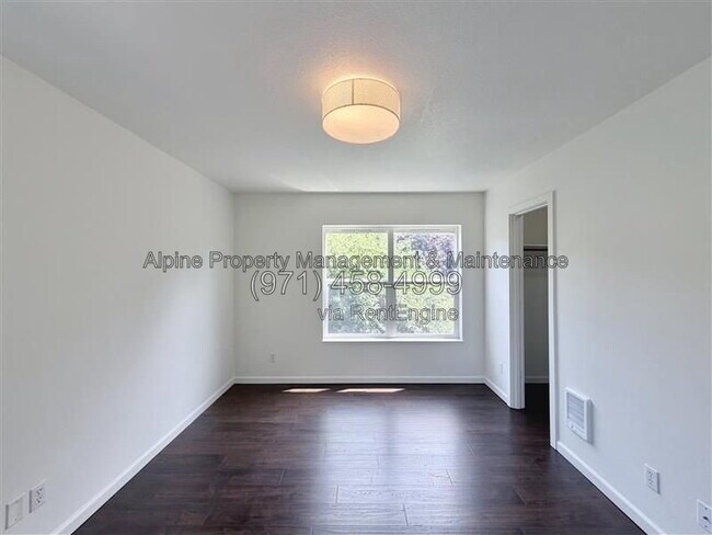 Building Photo - 5238 NE 14th Pl