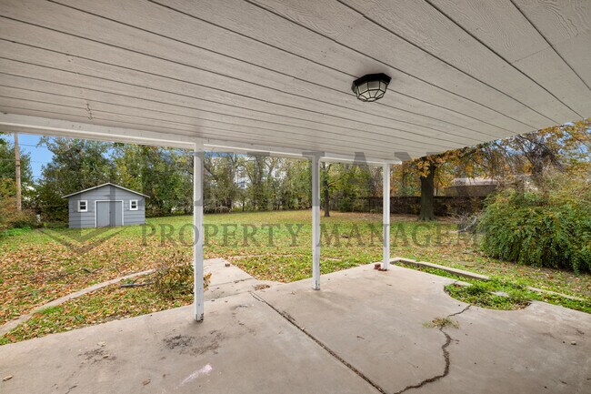 Building Photo - 512 Cindy St