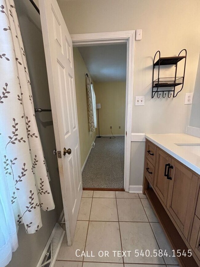 Building Photo - 136 Grimes St