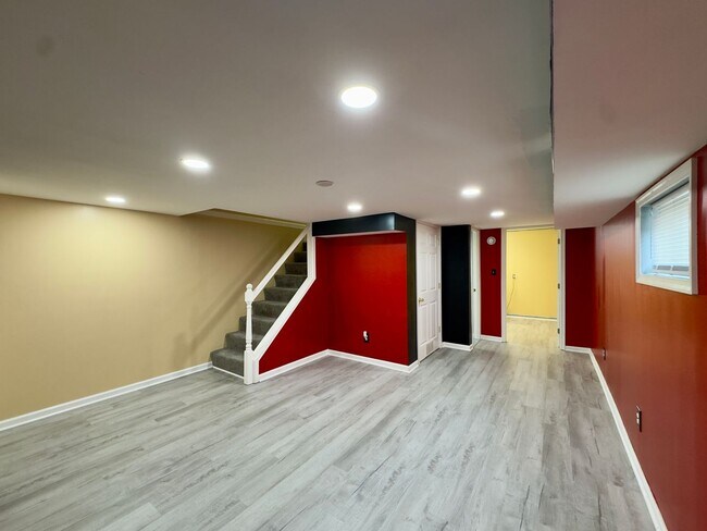 Building Photo - 8166 Del Haven Rd