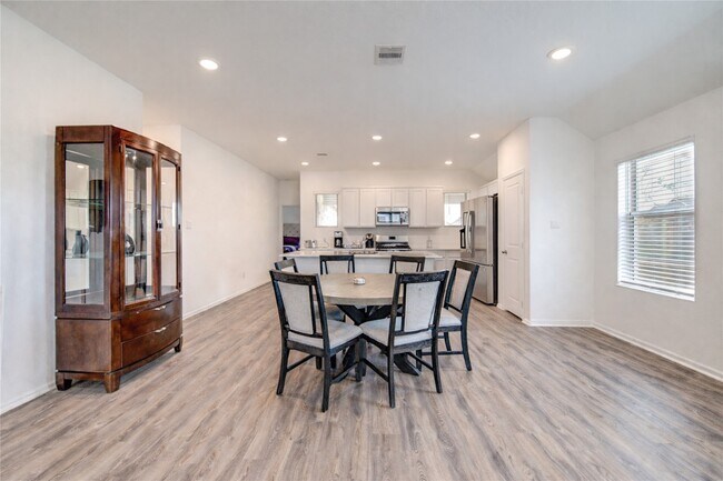 Building Photo - 2904 Cordova Hl Dr