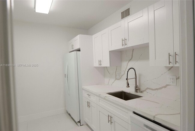 Building Photo - 141 Crandon Blvd