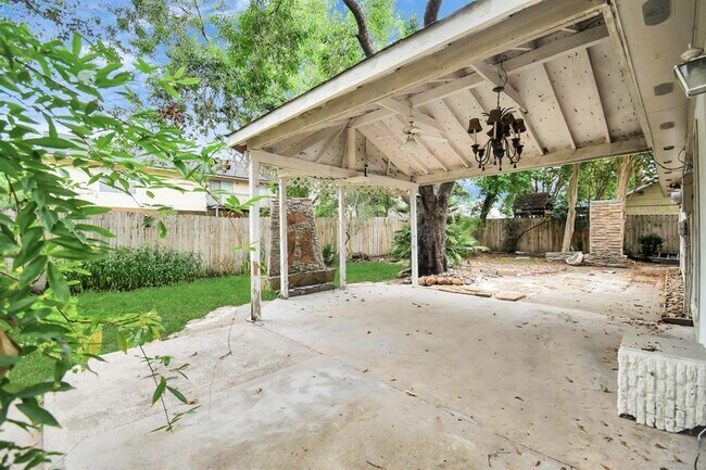 Building Photo - 14810 Cypress Ridge Dr
