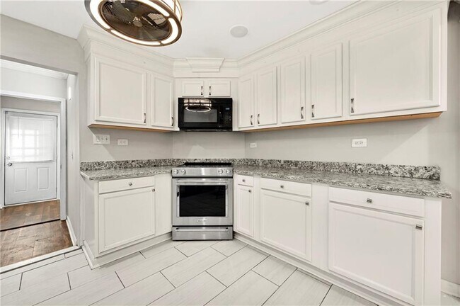 Building Photo - 2229 Beecher Cir SW
