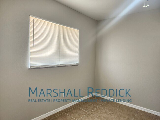 Building Photo - Super cute 2 bedroom 2 bath close to pine ...