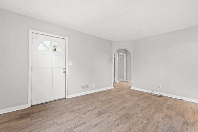 Building Photo - ADORABLE 3 BEDROOM 1 BATH RANCH HOUSE