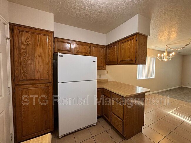 Building Photo - 325 N Main St