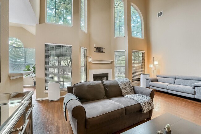 Building Photo - 301 Gulfstream Dr