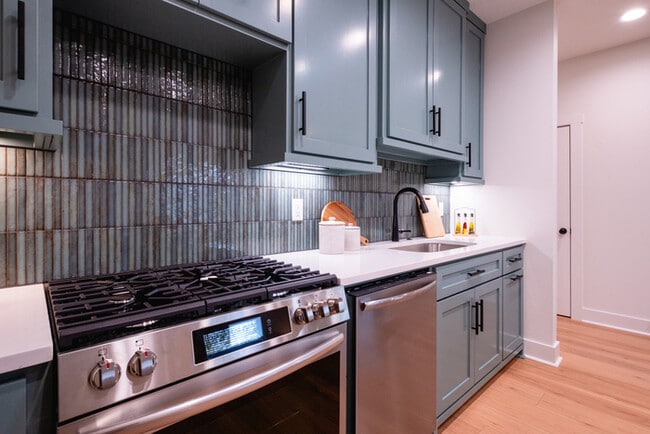 Building Photo - Very nice Newer Construction 3 Bedroom 2.5 Bathroom Townhome in The Heights