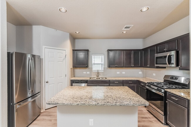 Building Photo - 15210 Pandion Dr