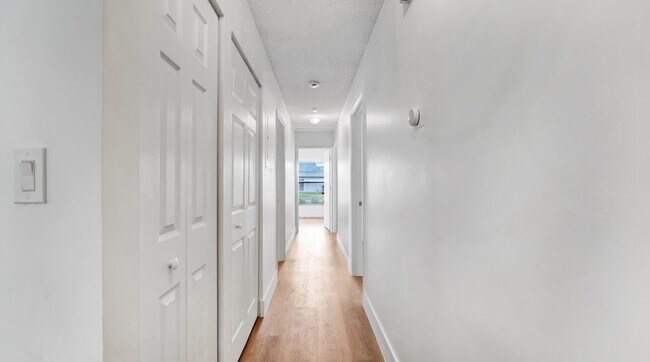 Building Photo - 20977 Country Creek Dr