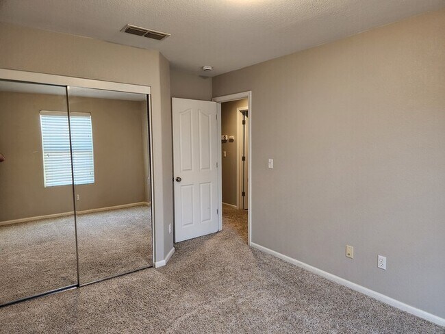Building Photo - 131 Candela Cir