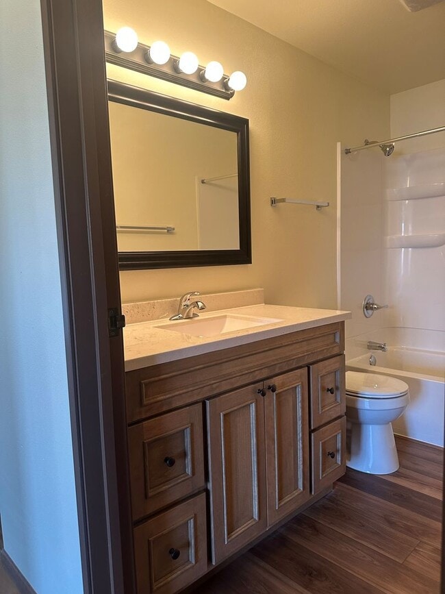 Building Photo - Shadow Creek Apartments - Remodeled!