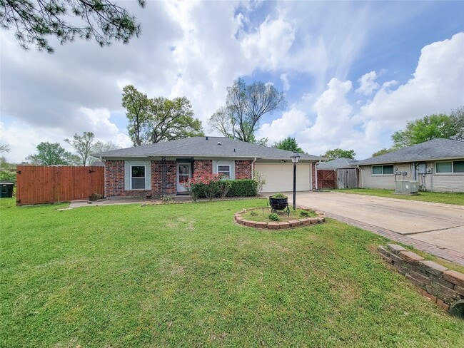 Building Photo - 12611 Dermott Dr