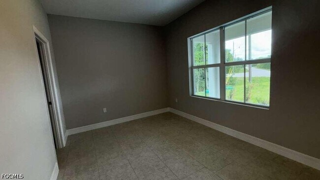 Building Photo - 460 Westchester Dr