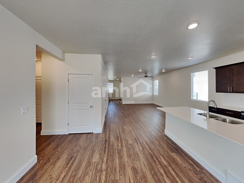 Building Photo - 2694 W 3340 S