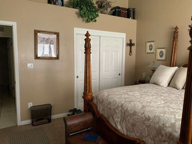 Building Photo - 3-Bedroom Home on Corner Lot in Quiet Northwest Bakersfield Cul-de-Sac