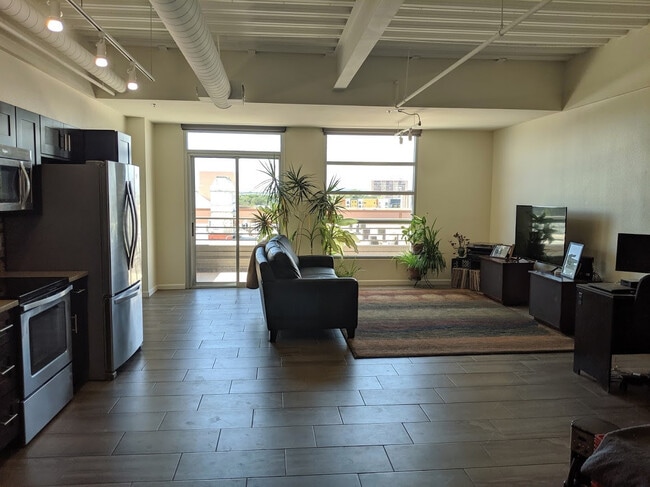 Building Photo - Downtown Living with great views