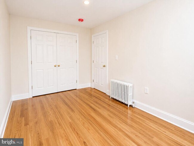 Building Photo - 2808 W Girard Ave