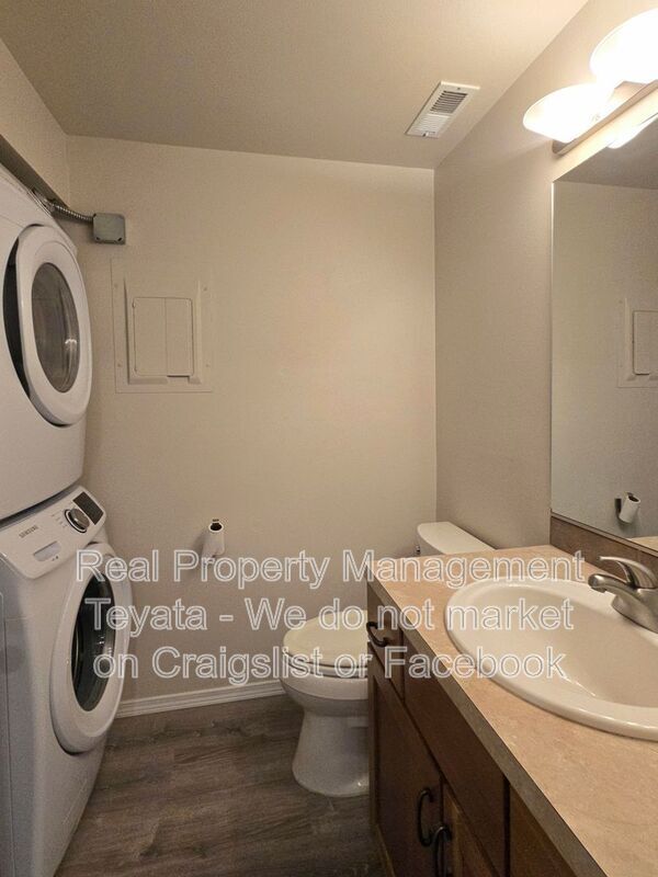 Building Photo - 816 20th St