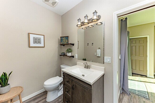 Building Photo - 820 Avalon Ave