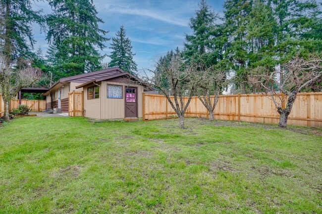 Building Photo - Edmonds 3 Bedroom, 1 Bathroom Mid-Century ...