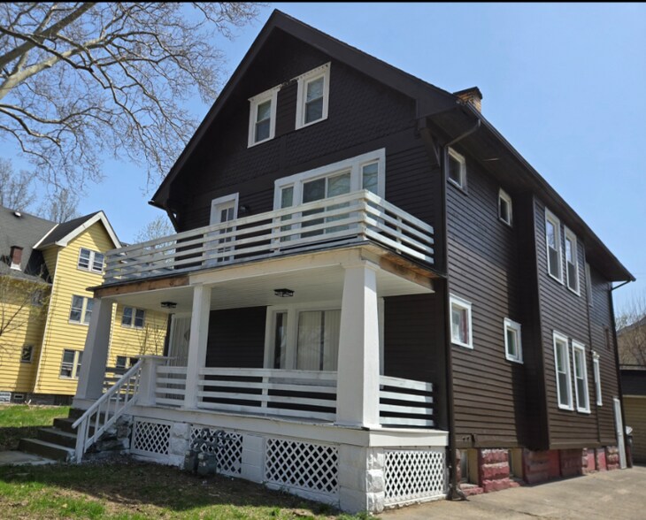 Primary Photo - 9024 Yale Ave