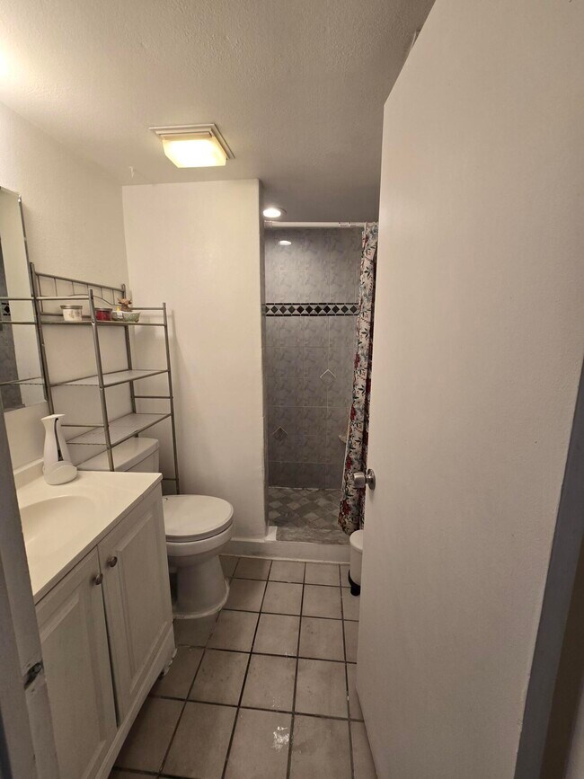 Building Photo - 1530 Royal Forest Ct