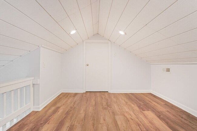 Building Photo - 6339 Old Plank Rd