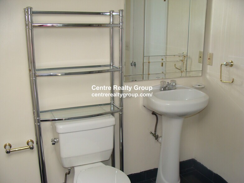 Building Photo - 184 Austin St