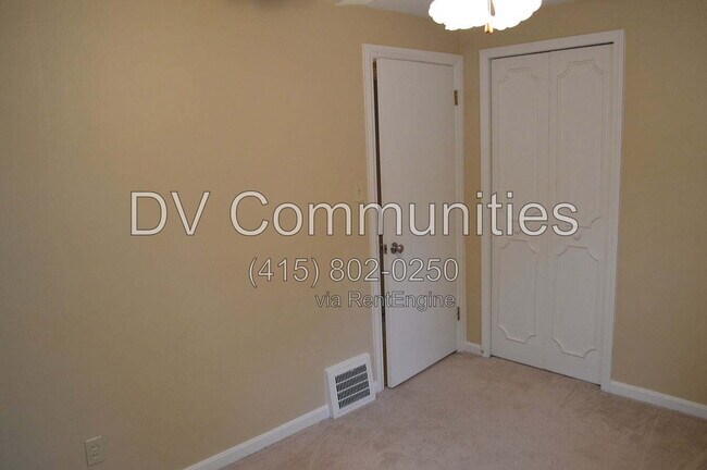 Building Photo - 23805 E Groveland Rd