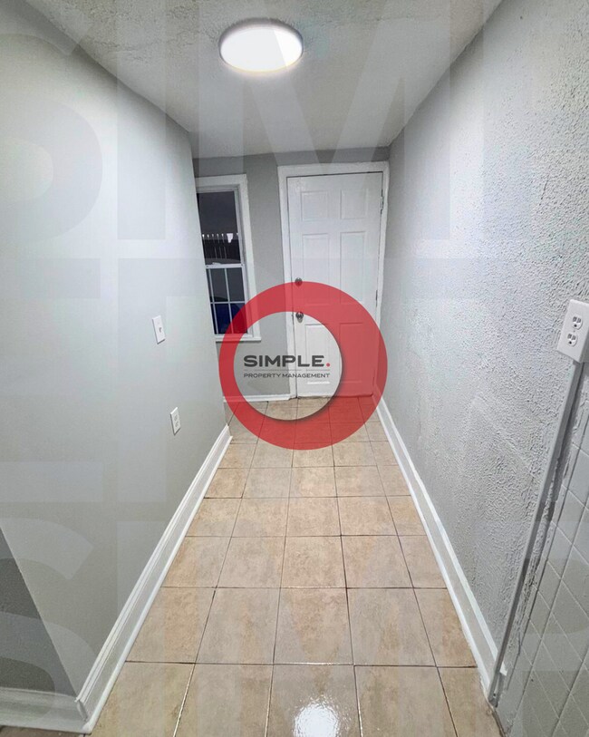 Building Photo - Two-bedroom one bath house