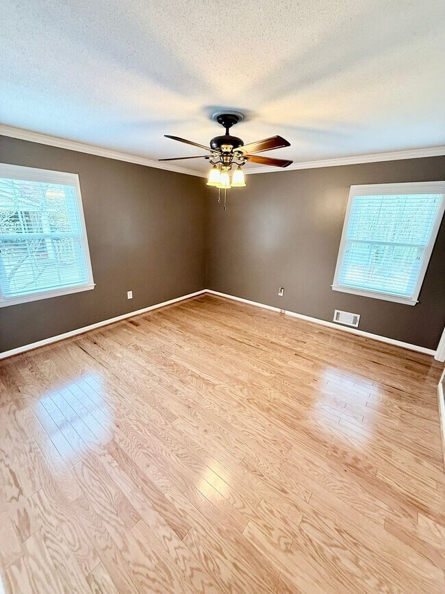 Building Photo - Charming & Convenient Athens Home – Prime Location with Modern Comforts