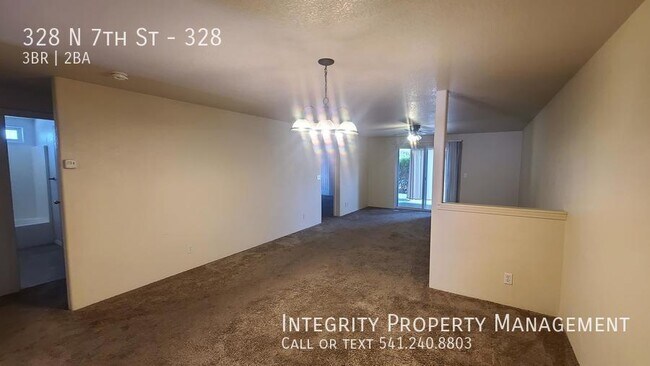 Building Photo - 328 N 7th St