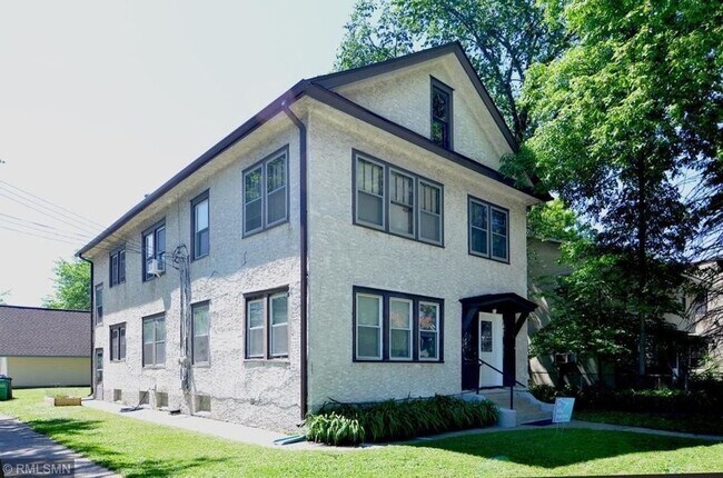 Building Photo - 614 5th St NE