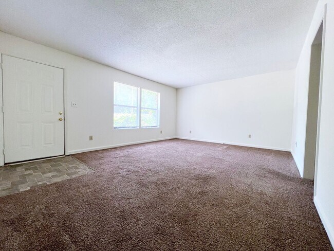 Building Photo - Three-Bedroom, Two Bathroom at Hill Street Duplex