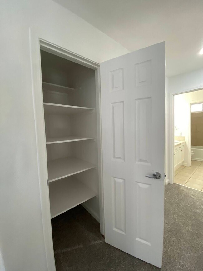 Building Photo - Two Story, Three Bedrooms, Two And A Half Bathrooms In Brookside