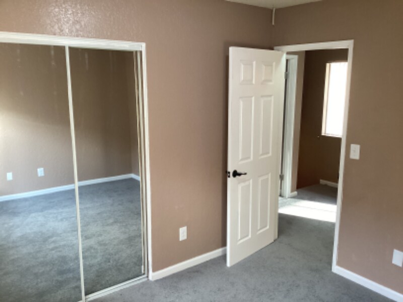 Building Photo - 4465 N Sierra Way