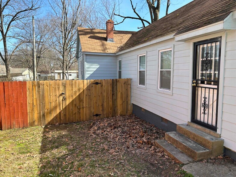Building Photo - 3790 Barron Ave