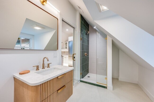 Building Photo - 79 Dana St