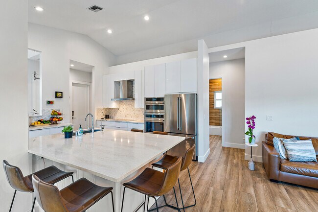 Building Photo - 14151 Little Cypress Cir