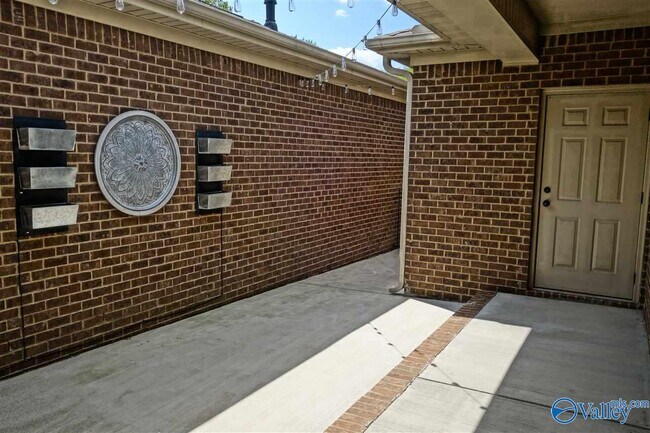 Building Photo - 551 W Mossyleaf Dr SW