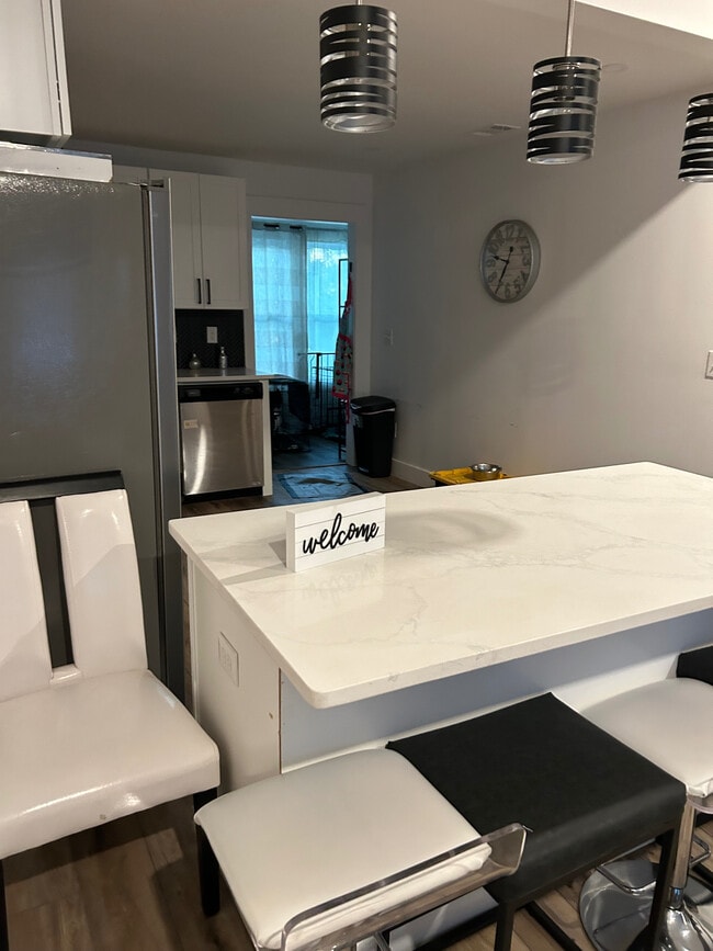 Building Photo - Room in House on Welch St SW