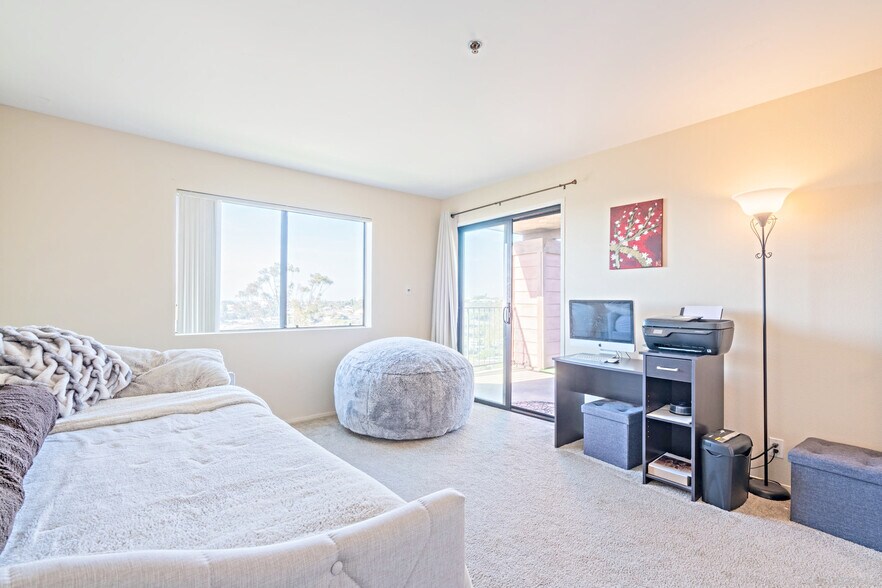 Building Photo - 5985 Dandridge Ln