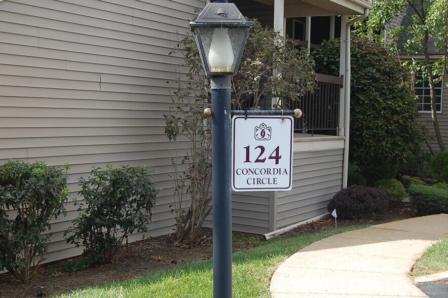 Primary Photo - 124 Concordia Cir