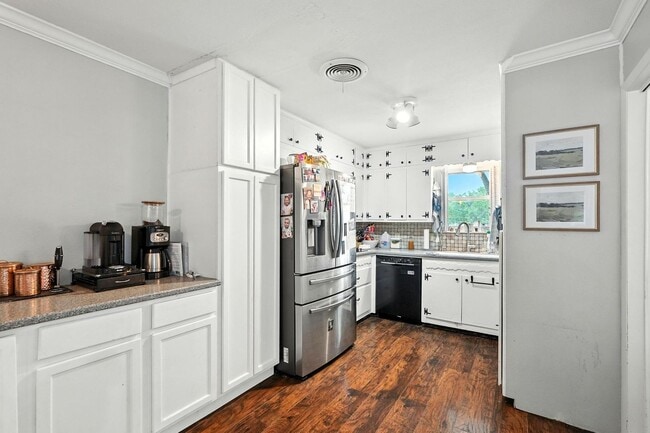 Building Photo - 3026 Ventura Dr