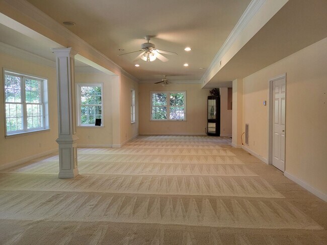 Building Photo - 1 bedroom basement apartment